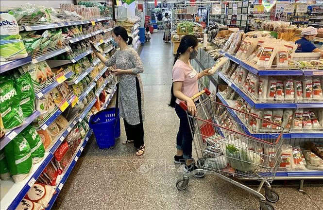 5月份消费与旅游需求攀升拉动越南社会消费品零售总额增长10.2%。（图片来源：越通社）