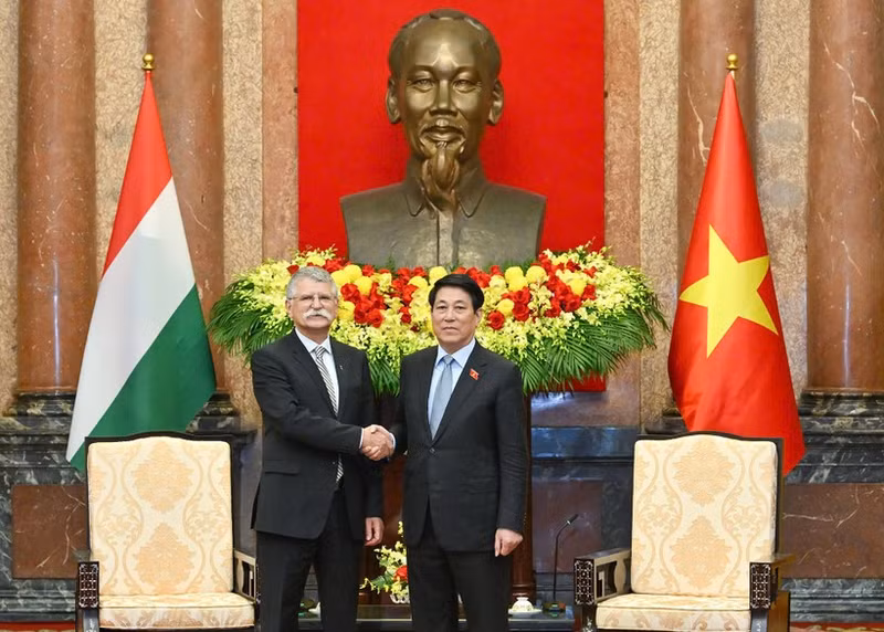 国家主席梁强会见匈牙利国会主席格维尔·拉斯洛。（水原 摄）