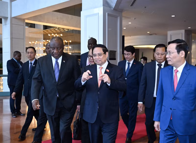 政府总理范明正与南非总统拉马福萨到场出席越南—南非企业论坛。