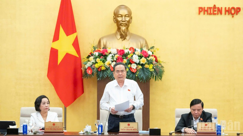 越南国会主席陈青敏在会上致辞。（维灵 摄）