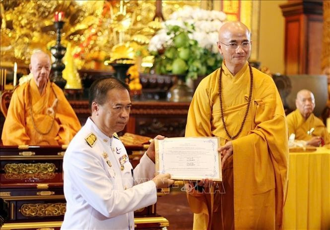 皇家卡提那袈裟供奉仪式现场。（图片来源：越通社）