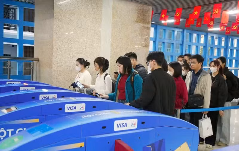 河内地铁启用自动售票系统。（图片来源：越通社）