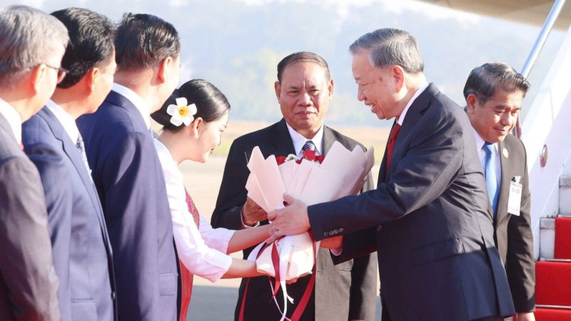 越共中央总书记苏林抵达首都万象，开始对老挝进行国事访问。（图片来源：越通社）