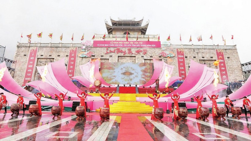 北宁省西安子春季庙会开庙仪式。（邓江 摄）