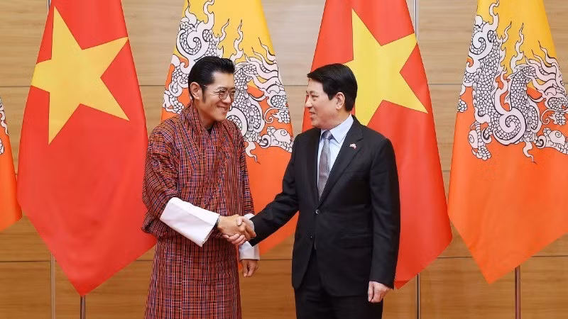 越南国家主席梁强和不丹国王吉格梅·凯萨尔·纳姆耶尔·旺楚克。（图片来源：越通社）