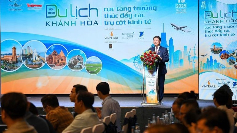 国会文化和社会委员会副主任谢文夏在会上发表专题讲话。