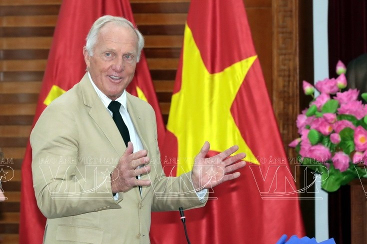 高尔夫传奇人物诺曼连任越南旅游大使（2025-2030任期）。（图片来源：vietnam.vnanet.vn）