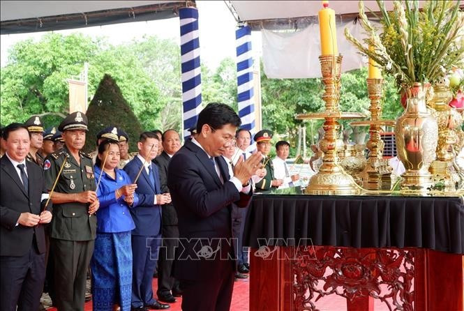 西宁省政府隆重举行在柬牺牲的156具烈士遗骸交接仪式。（图片来源：越通社）