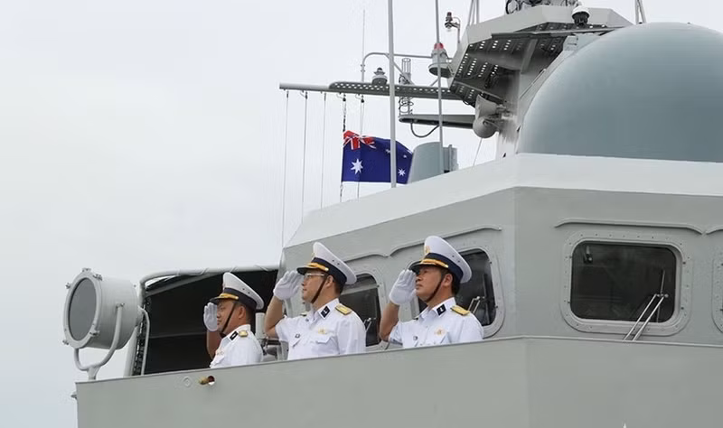 越南海军“光忠”016号舰抵达澳大利亚库纳瓦拉港。(图片来源：越南人民军报）