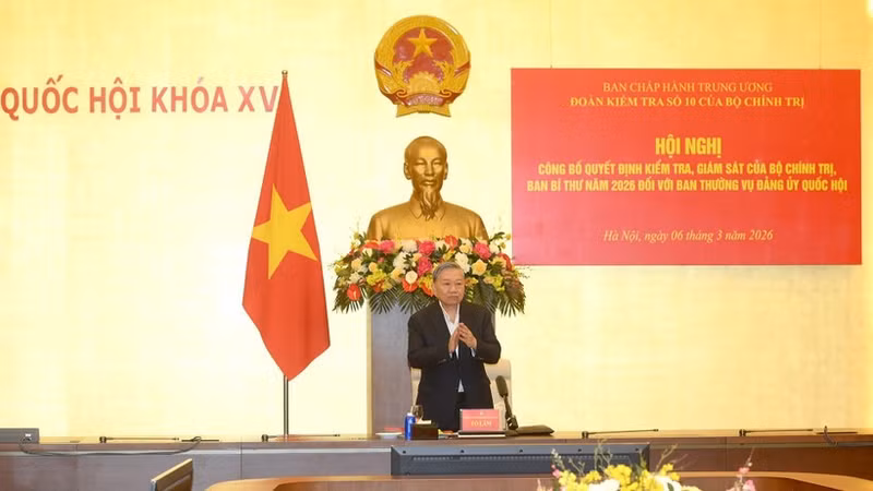 苏林总书记在会议上发表讲话。（登科 摄）