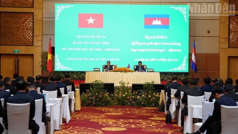 越南与柬埔寨第13届边境省份合作与发展会议在首都金边举行。