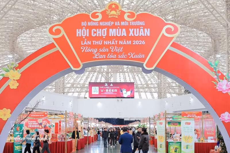河内2026年春季博览会现场人来人往、购销两旺。（图片来源：越通社）