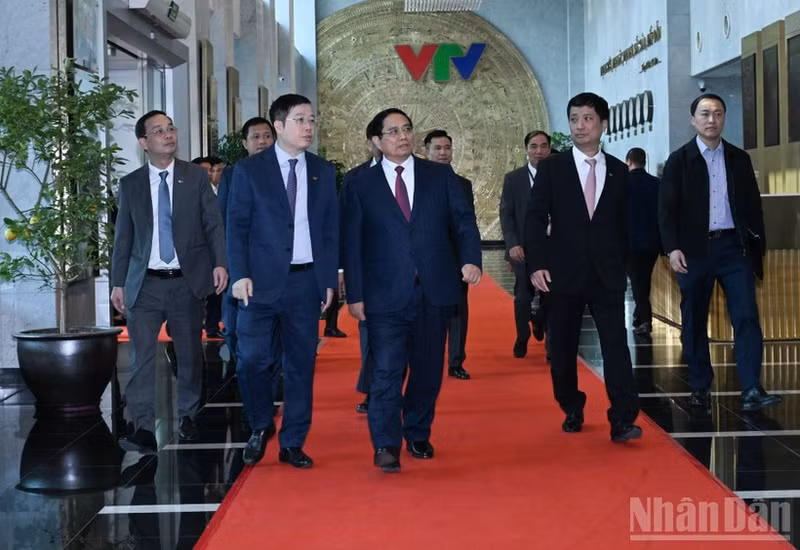 范明正总理出席越南电视台2025年工作总结暨2026年任务部署会议。（陈海 摄）