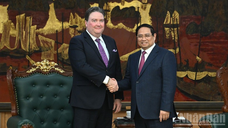 范明正总理会见前来辞行拜会的美国驻越南大使马克·纳珀。（陈海 摄）