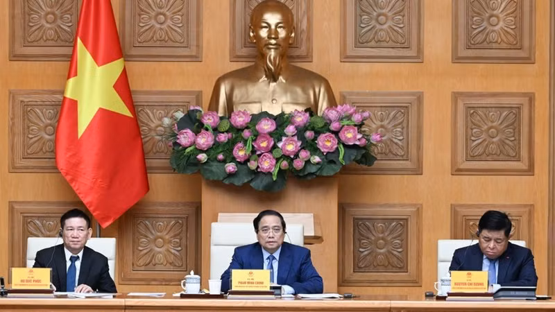 范明正总理主持与日本企业代表的座谈会。（陈海 摄）