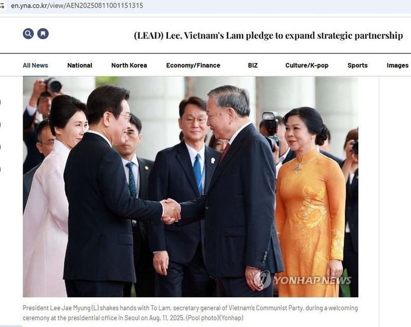 韩联社网站于8月11日刊登了关于越共中央总书记苏林与韩国总统李在明会晤的文章。（图片来源：越通社）