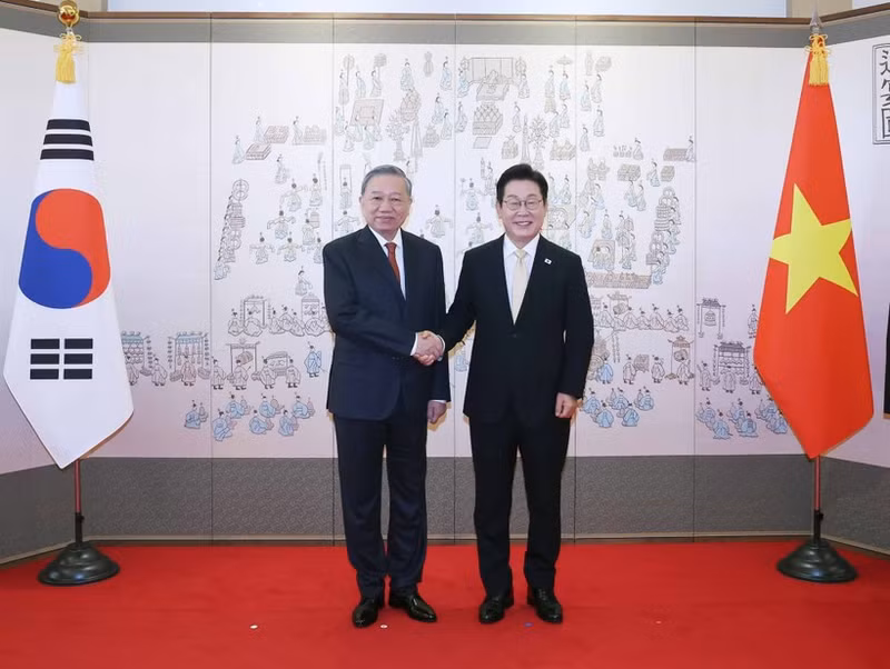 越共中央总书记苏林与韩国总统李在明。（图片来源：越通社）