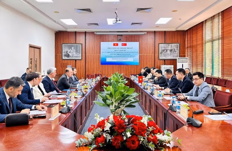 民用航空合作谅解备忘录的交换和签署仪式全景。（图片来源：越南航空局）