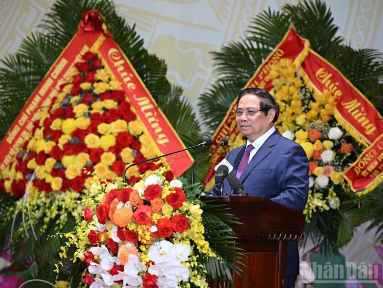 政府总理范明正在会上发表讲话。（陈海 摄）