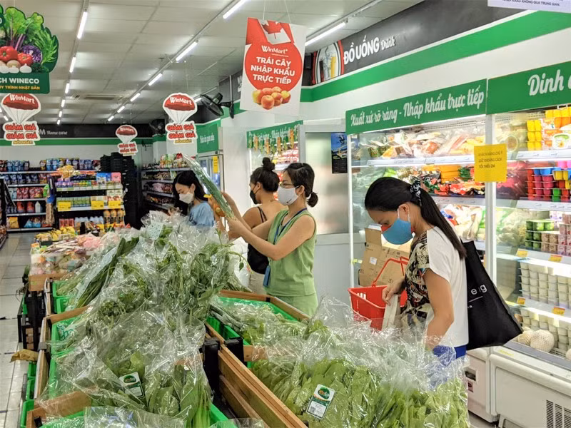 自2027年1月1日起，河内各市场和便利店将不再免费提供难降解塑料袋。（图片来源：vneconomy.vn）