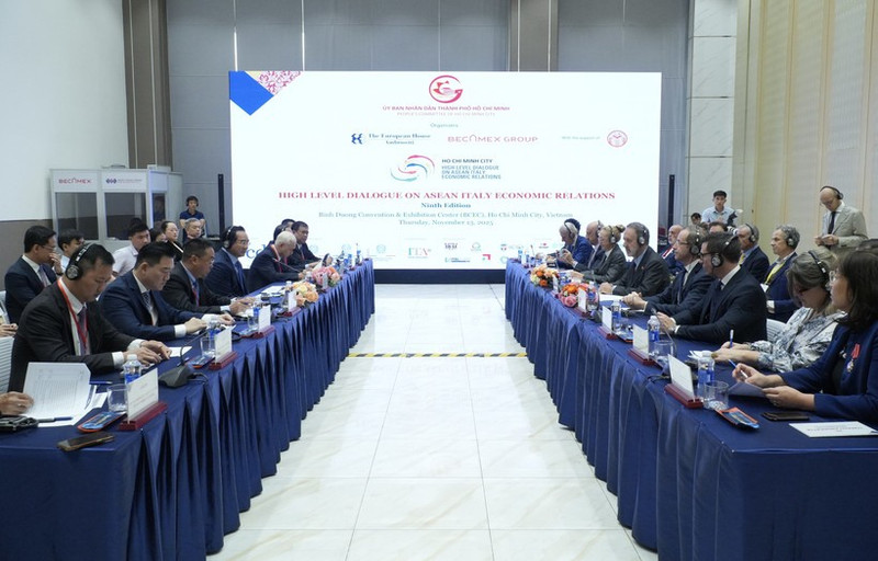 双方会见现场。（图片来源：越通社）