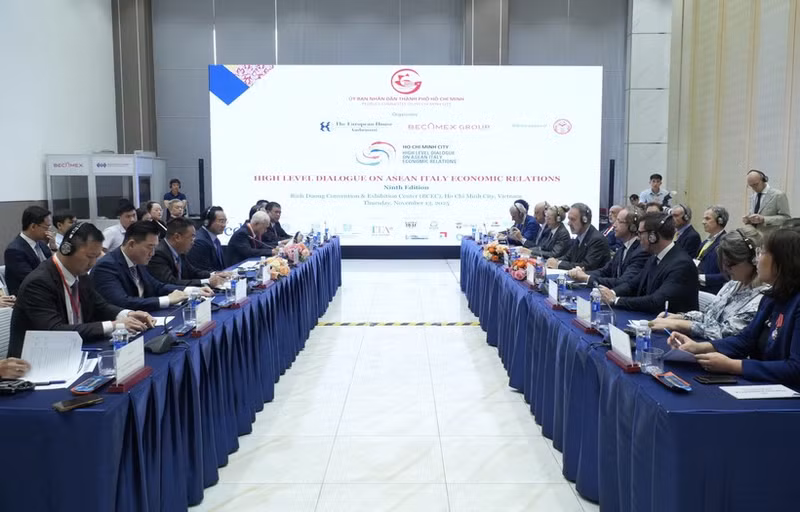 双方会见现场。（图片来源：越通社）