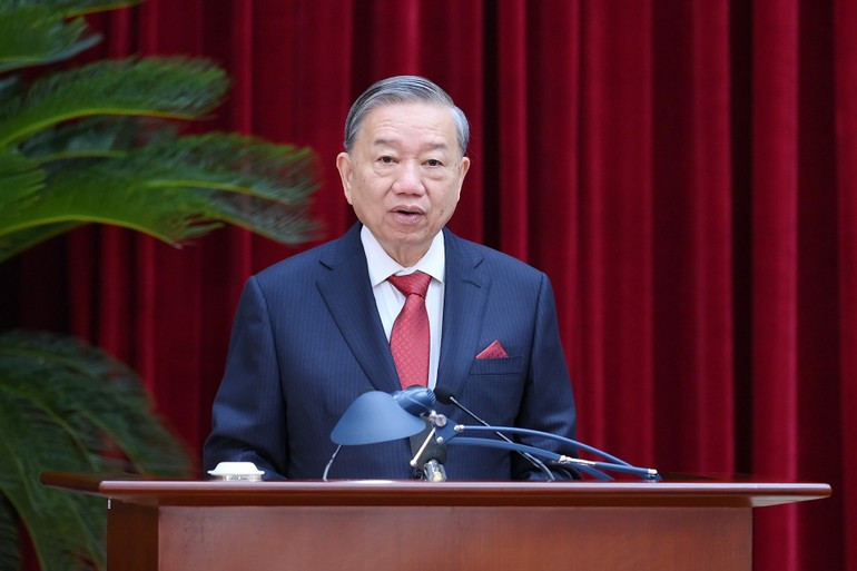 越共中央总书记苏林在会议开幕仪式上发表重要讲话。（登科 摄）