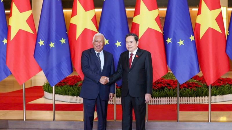 越南国会主席陈青敏会见欧洲理事会主席安东尼奥·科斯塔。（维灵 摄）