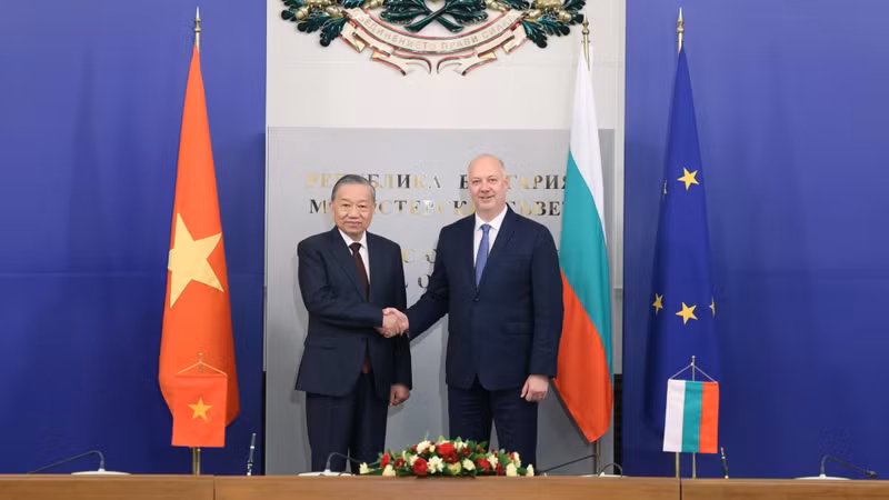 越共中央总书记苏林会见保加利亚总理罗森·热利亚兹科夫。（图片来源：越通社）