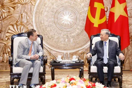 越共中央总书记苏林会见美国GE Vernova公司首席执行官斯特拉基奇。（图片来源：越通社）