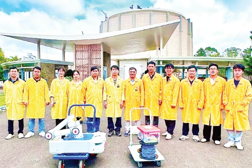 机器人在大叻核反应堆进行测试。（进孝 摄）