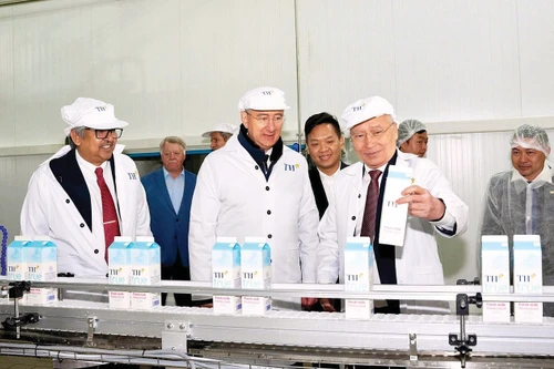 参观位于俄罗斯卡卢加的TH集团鲜奶加工厂。