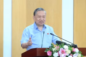 越共中央总书记、国家主席苏林在会上发表讲话。