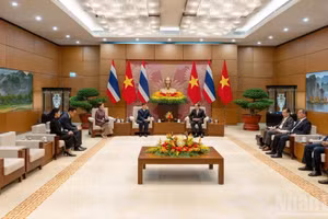 越南国会主席陈青敏会见泰国国王玛哈·哇集拉隆功。