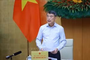 政府总理黎明兴主持召开2026年8月份政府例行会议。（图片来源：越通社）