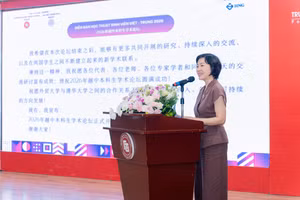 外贸大学副校长阮明姮副教授、博士在开幕式上致辞。（图片来源：外贸大学）