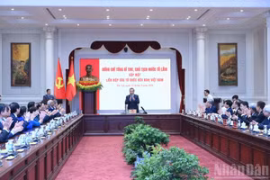 越共中央总书记、国家主席苏林会见越南友好组织联合会代表。