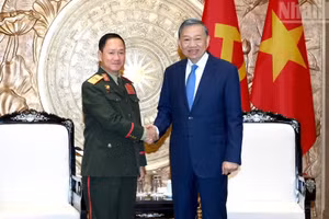 越共中央总书记、国家主席苏林会见老挝国防部长坎良·奥萨宋大将。