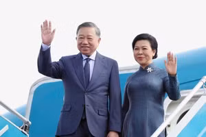 越共中央总书记、国家主席苏林偕夫人启程对俄罗斯进行国事访问。（图片来源：越通社）