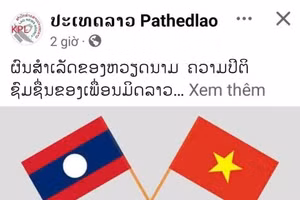 老挝国家通讯社《巴特寮报》在头版刊登关于越南发展成就与老越特殊关系的文章。（图片来源：越通社）