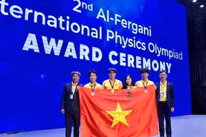 越南4名学生全部在阿尔-法尔加尼国际物理奥林匹克竞赛中获奖。（图片来源：越通社）
