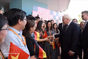 1月24日，德国总统弗兰克-瓦尔特·施泰因迈尔前来造访越德大学。（图片来源：越通社）
