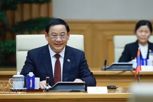 宋赛·西潘敦同志当选老挝人民民主共和国国会主席。（图片来源：越通社）