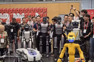 VinRobotics公司的VR-H3机器人参加ICRA 2026机器人巡游活动。（图片来源：越通社）