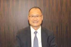 香港新华集团主席、香港中华总商会会长、越南VinaCapital集团主席蔡冠深博士。（图片来源：越通社）