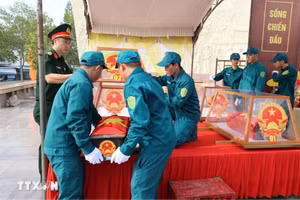 附图。