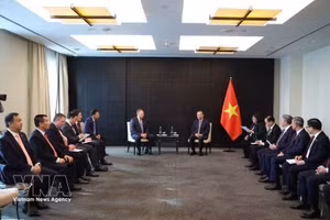 越共中央总书记、国家主席苏林会见俄罗斯扎鲁别日石油公司总经理谢尔盖·库德里亚绍夫。（图片来源：越通社）