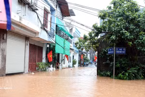 奇穹河水位持续上涨，越南谅山省多地沿江及低洼区域出现严重积水。（图片来源：越通社）