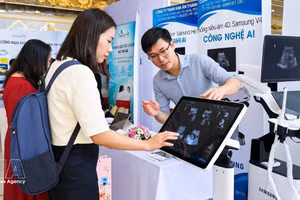 9月18日，第29届河内及北方各省医学生物化学科学会议吸引1000名代表。（图片来源：越通社）