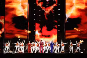 附图：2025年纪念八月革命胜利和九·二国庆节的艺术表演节目。
